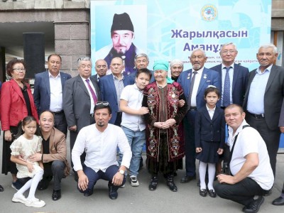 
                    В Алматы открыли мемориальную доску в честь известного поэта Жарылкасына Аманулы
                