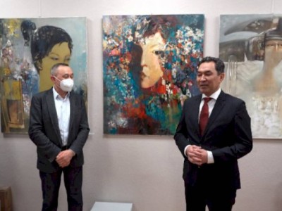 
                    В Берлине открылась выставка известного казахстанского художника
                
