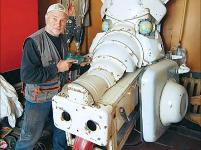 
                    Хлам искусства: Алматинский художник создает свои творения из мусора
                