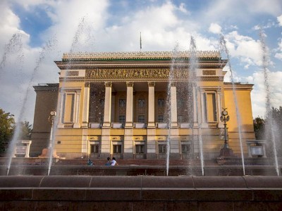 
                    Легендарный Булат Аюханов представит премьеру балета «Гудулла – мать Эсмеральды»
                