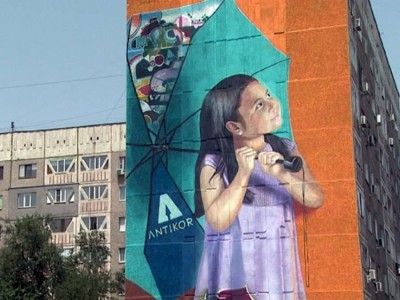 
                    Новый мурал украсил фасад одного из жилых домов микрорайона Тастак
                