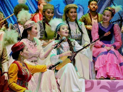 
                    В театре «Алатау» прошел вечер развлекательной песни «Алтыбакан ойын-сауық».
                