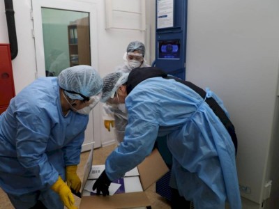 
                    Первые 46 800 доз вакцины «Комирнати» поступили на склад УОЗ Алматы
                