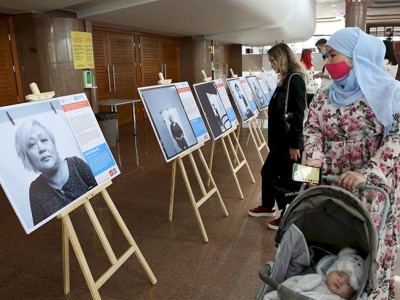 
                    Женщины на передовой
                