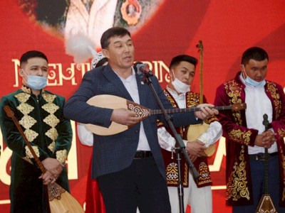 
                    В Алматы прошел международный айтыс молодых акынов «Менің пірім - Сүйінбай»
                