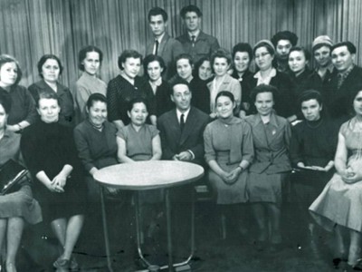 
                    На волнах истории
                