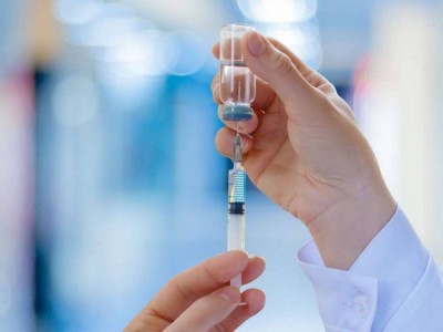
                    Вакцинация может защитить мужское здоровье
                