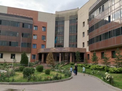 
                    Экстренную операцию пенсионерке с COVID-19  провели травматологи 4-й горбольницы Алматы
                