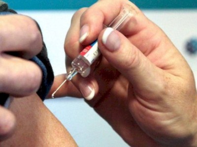 
                    В Лондоне одобрили использование вакцины Pfizer
                