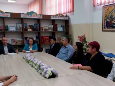 
                    Представители Наурызбайского районного филиала партии Amanat обсудили с трудовым коллективом школы № 192 Послание Президента
                