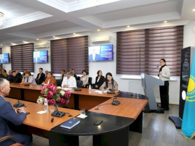 
                    В Казахском национальном женском педагогическом университете обсудили развитие экономики, образования и науки
                