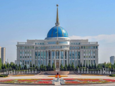 
                    По предложению депутатов до выборов вводится однократный президентский срок
                