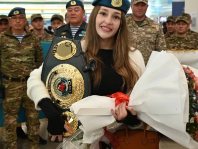 
                    Армейская спортсменка-боксерша Ангелина Лукас вернулась с победой из Бангкока
                