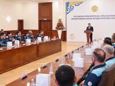 
                     Бектенов от имени Президента вручил госнаграды призерам Паралимпиады и тренерам
                