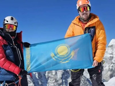 
                    Впервые в истории казашка покорила Эверест
                