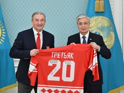 
                    Легендарный вратарь Владислав Третьяк поблагодарил Токаева
                