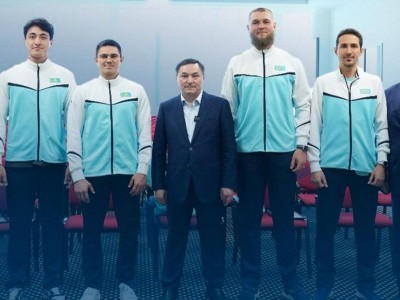 
                    Министр поздравил фехтовальщиков и борцов с выходом на Олимпиаду в Париже
                
