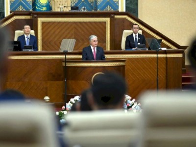 
                    Президент призвал депутатов работать сплоченно
                