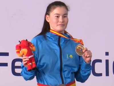 
                    Женская сборная Казахстана выиграла два золота на международном турнире по боксу в Испании
                