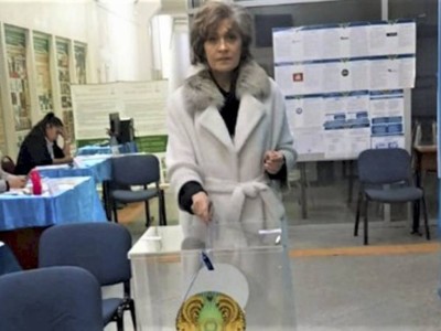 
                    За светлое будущее Казахстана проголосовала руководитель дагестанского ЭКО
                