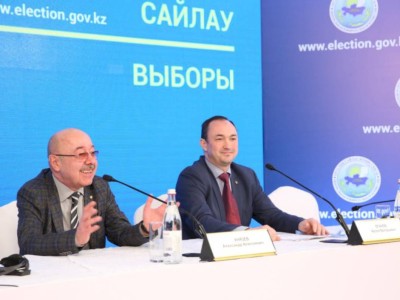 
                    Иностранные наблюдатели отмечают транспарентность выборов
                