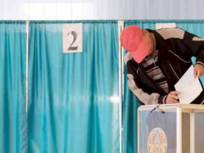 
                    Как проходит голосование казахстанцев на парламентских выборах в странах СНГ
                
