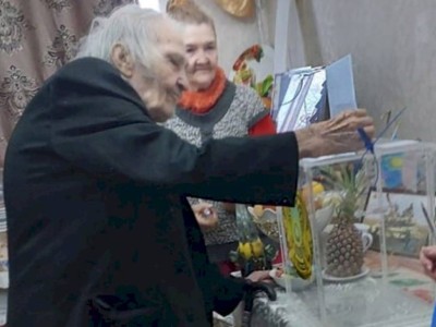 
                    103-летний ветеран Великой Отечественной войны проголосовал в Алматы
                