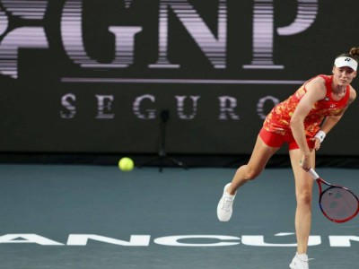 
                    Елена Рыбакина уступила Пегуле на старте Итогового турнира WTA
                