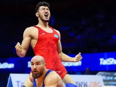 
                    Казахстанец Ризабек Айтмухан стал чемпионом мира по вольной борьбе
                
