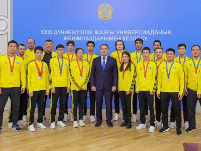 
                    Алихан Смаилов встретился с победителями ХХХI Всемирной летней Универсиады
                