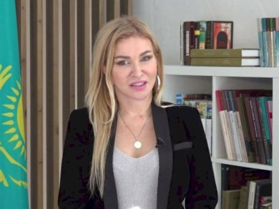 
                    Жамиля Серкебаева проголосовала на избирательном участке №254 в Алматы
                