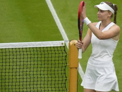 
                    Елена Рыбакина вышла в четвертьфинал Уимблдона
                