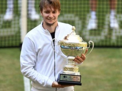 
                    Казахстанский теннисист Александр Бублик выиграл турнир ATP-500
                