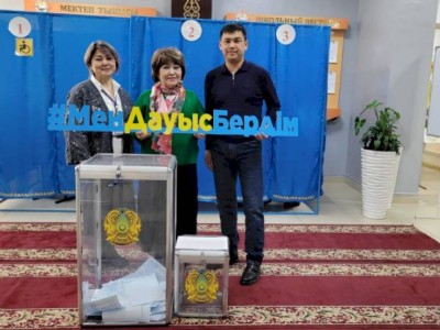 
                    Заслуженная артистка Сулушаш Нурмагамбетова проголосовала на выборах в Алматы
                