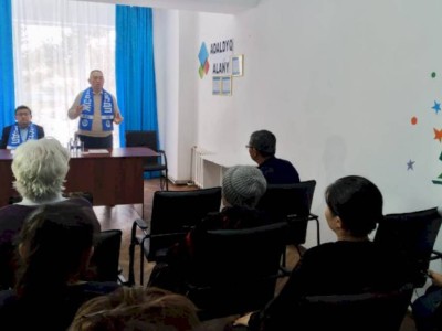 
                    Нурлан Ауесбаев провел встречу  с избирателями Акколя
                