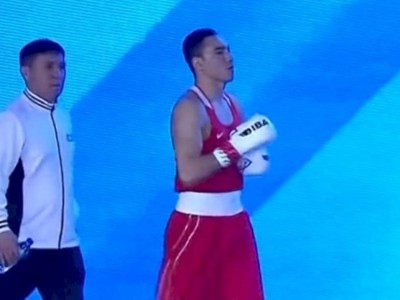 
                    Дебютант казахстанской сборной победил девятикратного чемпиона на старте ЧМ-2023 по боксу
                