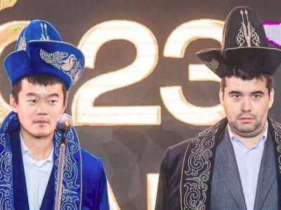 
                    Чемпиона мира по шахматам нарядили в чапан
                