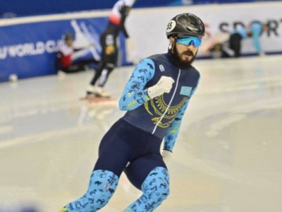 
                    Денис Никиша пробился в четвертьфинал чемпионата мира по шорт-треку
                