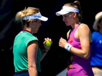 
                    Рыбакина в дуэте с российской теннисисткой пробилась в 1/8 финала Australian Open
                