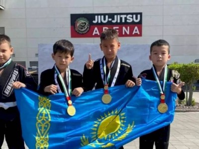 
                    Чемпионами мира по джиу-джитсу стали казахстанские юниоры
                