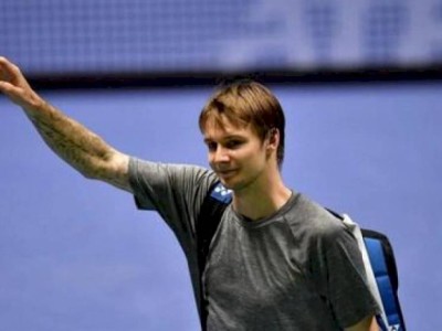
                    Александр Бублик успешно стартовал на теннисном турнире в Базеле
                