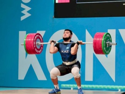 
                    Чемпионат Азии по тяжелой атлетике : казахстанец  Асылжан Бектай выиграл золото
                