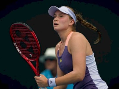 
                    Елена Рыбакина вышла во второй круг турнира серии WTA
                