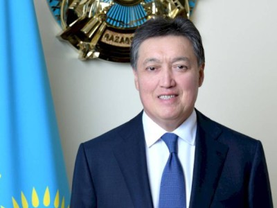 
                    Аскар Мамин переизбран президентом Казахстанской федерации хоккея
                