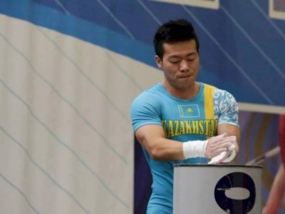 
                    Казахстанский тяжелоатлет завоевал золото на чемпионате мира
                