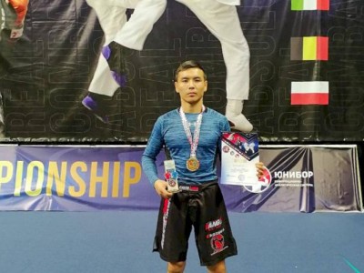 
                    Казахстанец стал чемпионом мира по абсолютным реальным боям
                