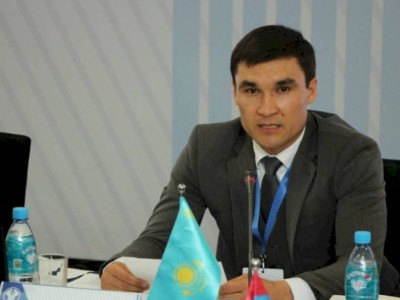 
                    Чемпион Серик Сапиев покинул пост в министерстве, но остается в спорте
                