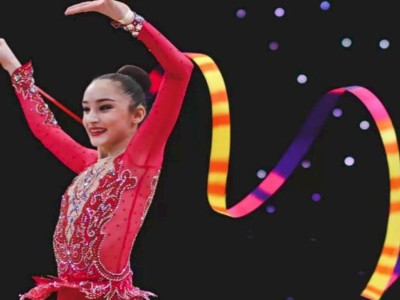 
                    Казахстанка Алина Адилханова завоевала два серебра на чемпионате Азии
                