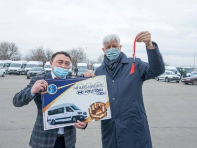 
                    Новые микроавтобусы подарили спортшколам Алматинской области
                