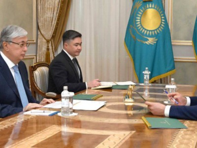
                    Президент дал ряд поручений главе Нацбанка
                